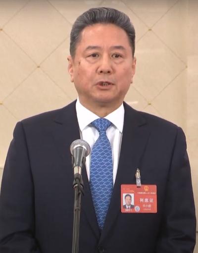 李小鹏